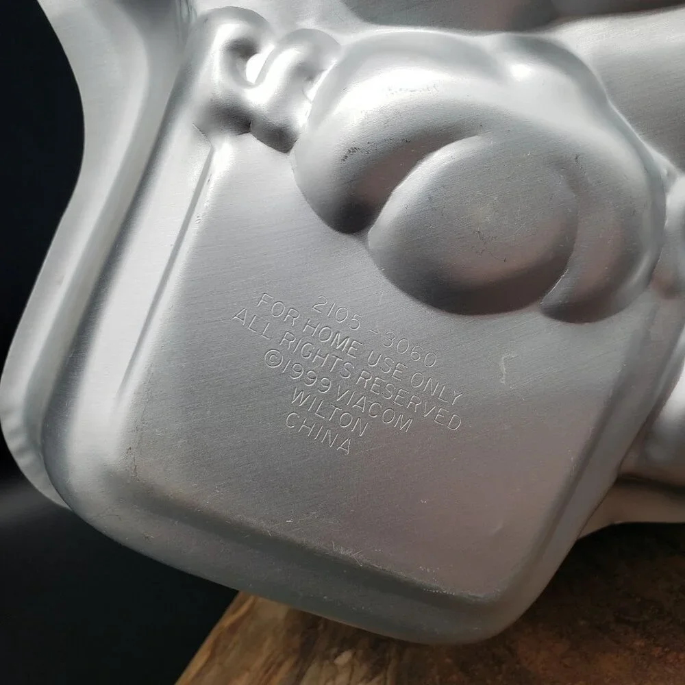 Wilton Blue's Clues Cake Pan 1999 Viacom Blue Dog Character Baking Pan